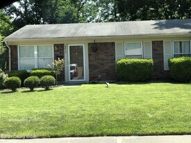 4015 Tally Ho Ct in Louisville, KY - Building Photo