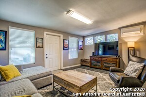 240 Calumet Pl in San Antonio, TX - Building Photo - Building Photo