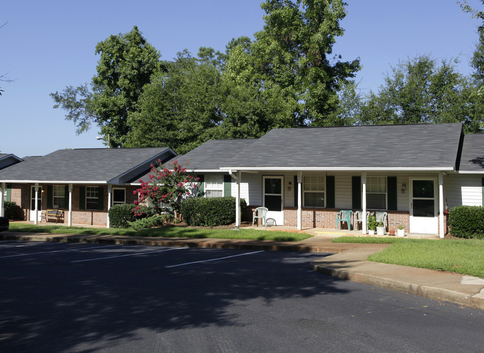 Greentree Village in Greenville, GA - Building Photo