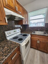 2466 Lincoln St, Unit Front House in Hollywood, FL - Building Photo - Building Photo