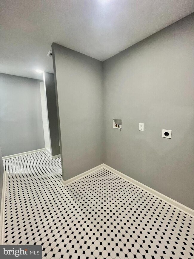 3901 Poplar St photo'