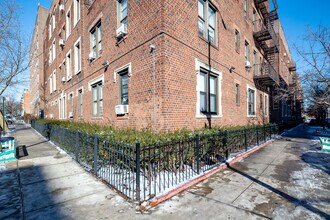 94-05-94-19 35th Ave in Flushing, NY - Building Photo - Building Photo