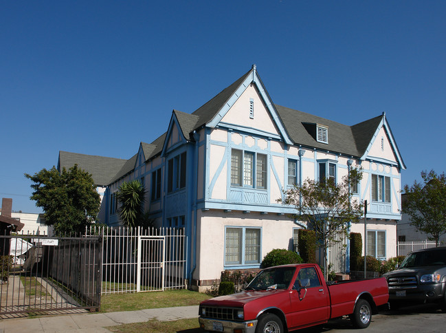 310 N Ardmore Ave in Los Angeles, CA - Foto de edificio - Building Photo