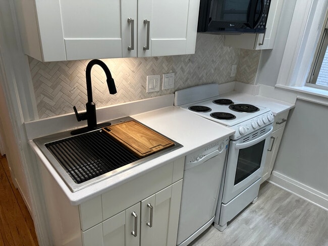 1673 Commonwealth Ave in Boston, MA - Foto de edificio - Building Photo