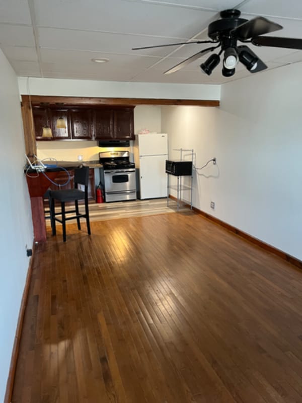 458 Main St