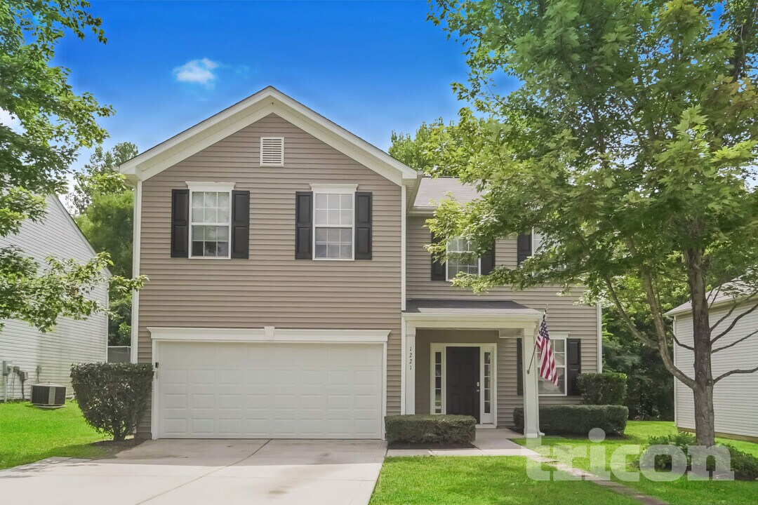 1221 Jordans Pond Ln in Charlotte, NC - Building Photo