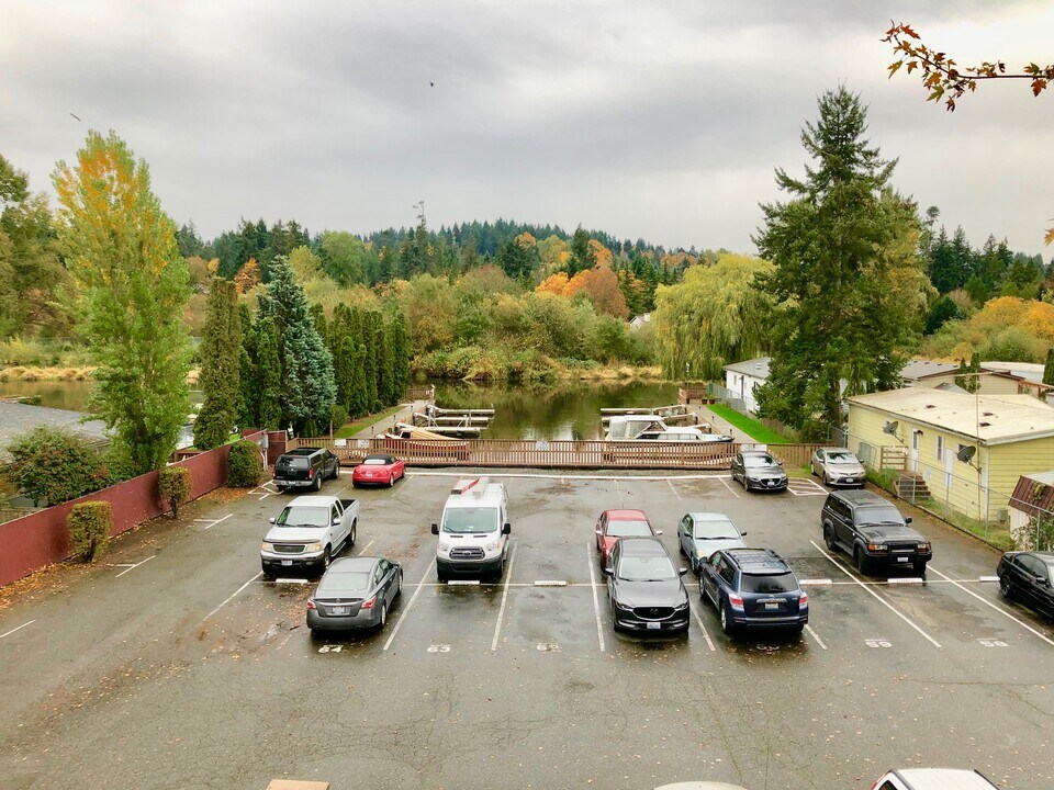 7217 NE 175th St, Unit 215 in Kenmore, WA - Building Photo