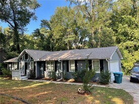 1056 Oak Rd SW in Lilburn, GA - Building Photo