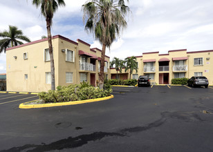 Mary's Apartments in Hialeah, FL - Building Photo - Building Photo