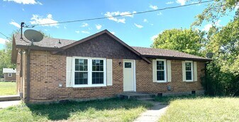 512 Kellia Dr in Clarksville, TN - Building Photo