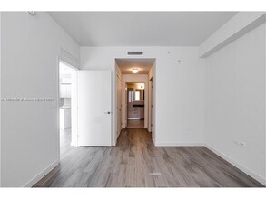 999 SW 1st Ave, Unit 1810 in Miami, FL - Building Photo - Building Photo