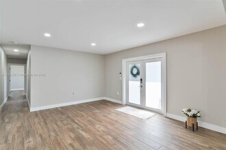 19450 SW 125th Ave in Miami, FL - Building Photo - Building Photo
