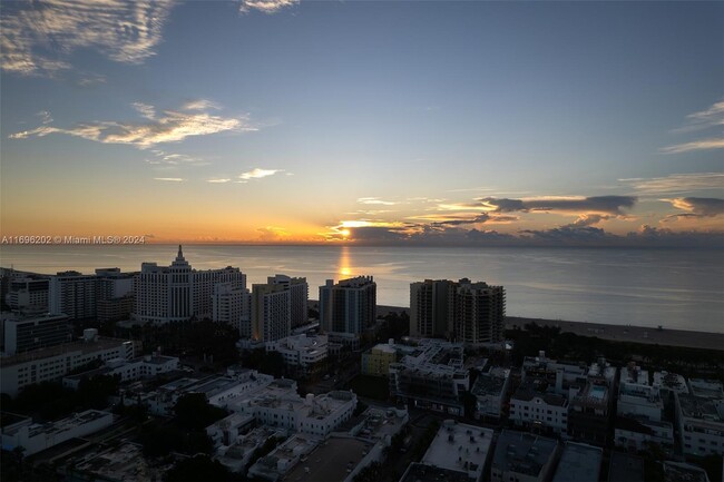 1500 Ocean Dr in Miami Beach, FL - Building Photo - Building Photo