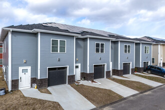 Boulder Farms Villas in Johnston, RI - Foto de edificio - Building Photo