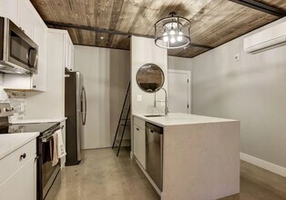 12 W Montgomery St in Baltimore, MD - Building Photo - Building Photo