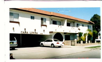 Casa Linda in Lomita, CA - Building Photo