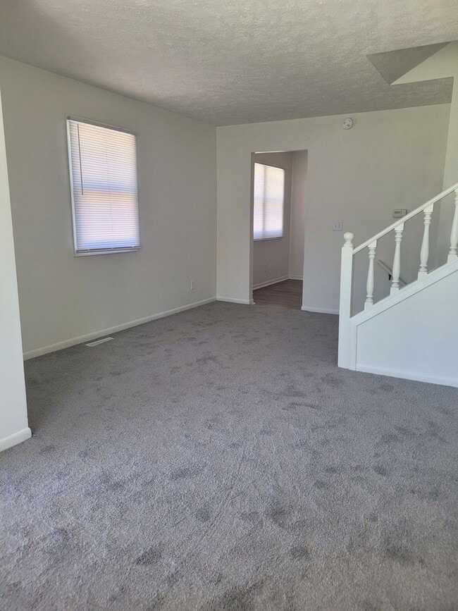 property at 4878 Robin Dr