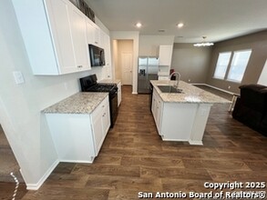 6726 Greensleeves in San Antonio, TX - Building Photo - Building Photo