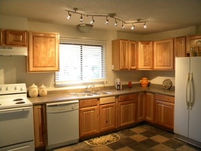 Chico Way Apartments in Bremerton, WA - Building Photo - Building Photo