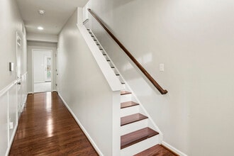 214 Tanner Ln in Glen Burnie, MD - Foto de edificio - Building Photo