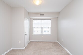 Muir Lake in Getzville, NY - Building Photo - Interior Photo