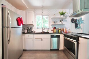1117 Mariposa Dr in Austin, TX - Building Photo
