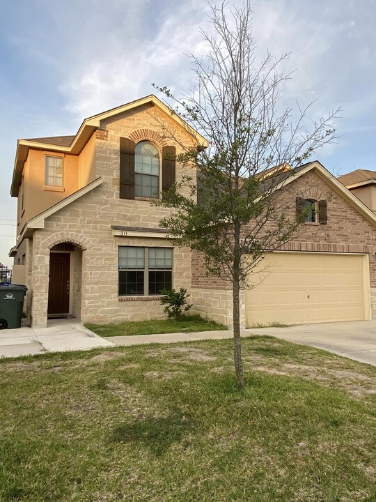 311 Silverleaf Oak in Laredo, TX - Foto de edificio