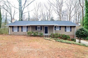 2668 Earl Dr in Marietta, GA - Building Photo