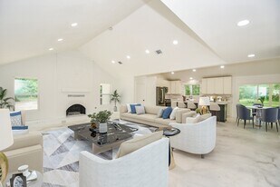 6914 Evergreen St in Magnolia, TX - Building Photo