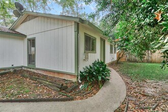 45 Blue Fox Rd in Spring, TX - Foto de edificio - Building Photo