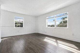 1114 Douglas Rd in Coral Gables, FL - Building Photo - Building Photo