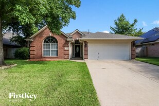 9037 San Joaquin Trail in Fort Worth, TX - Building Photo