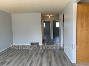 815 Thompson Rd in Kelowna, BC - Building Photo - Building Photo