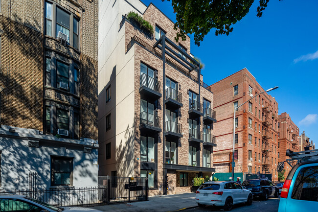 62 E 21st St in Brooklyn, NY - Foto de edificio - Building Photo