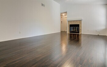 13001 Campos Dr in Austin, TX - Building Photo - Building Photo