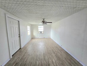 801 Collins St in Dayton, TX - Building Photo - Building Photo