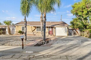 260 Val Monte Dr in Hemet, CA - Building Photo