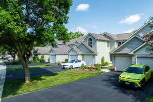 Hamilton Creek in Palatine, IL - Building Photo