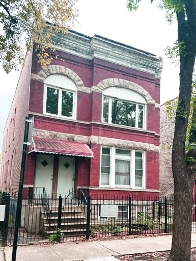 property at 839 N Winchester Ave