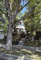 5652 Yolanda Ave in Los Angeles, CA - Building Photo