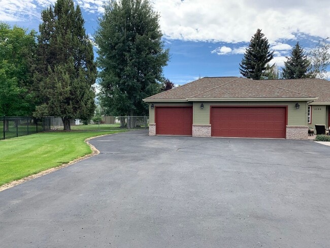 4190 Collier Ln in Klamath Falls, OR - Building Photo - Building Photo