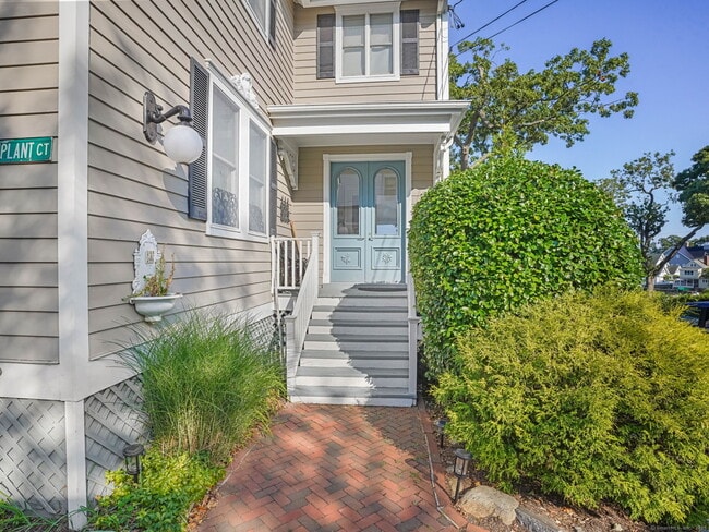 3 E Beach Dr in Norwalk, CT - Foto de edificio - Building Photo