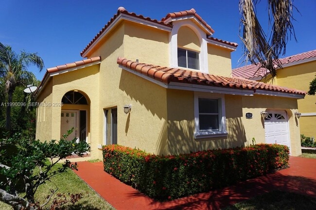 1057 SE 6th Ave in Dania Beach, FL - Building Photo - Building Photo