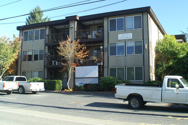 15238 10th Ave SW in Burien, WA - Building Photo - Building Photo