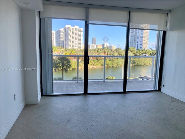 3701 N Country Club Dr in Aventura, FL - Building Photo - Building Photo