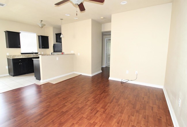 1137 N Leverett Ave-Unit -1137-201 in Fayetteville, AR - Building Photo - Building Photo