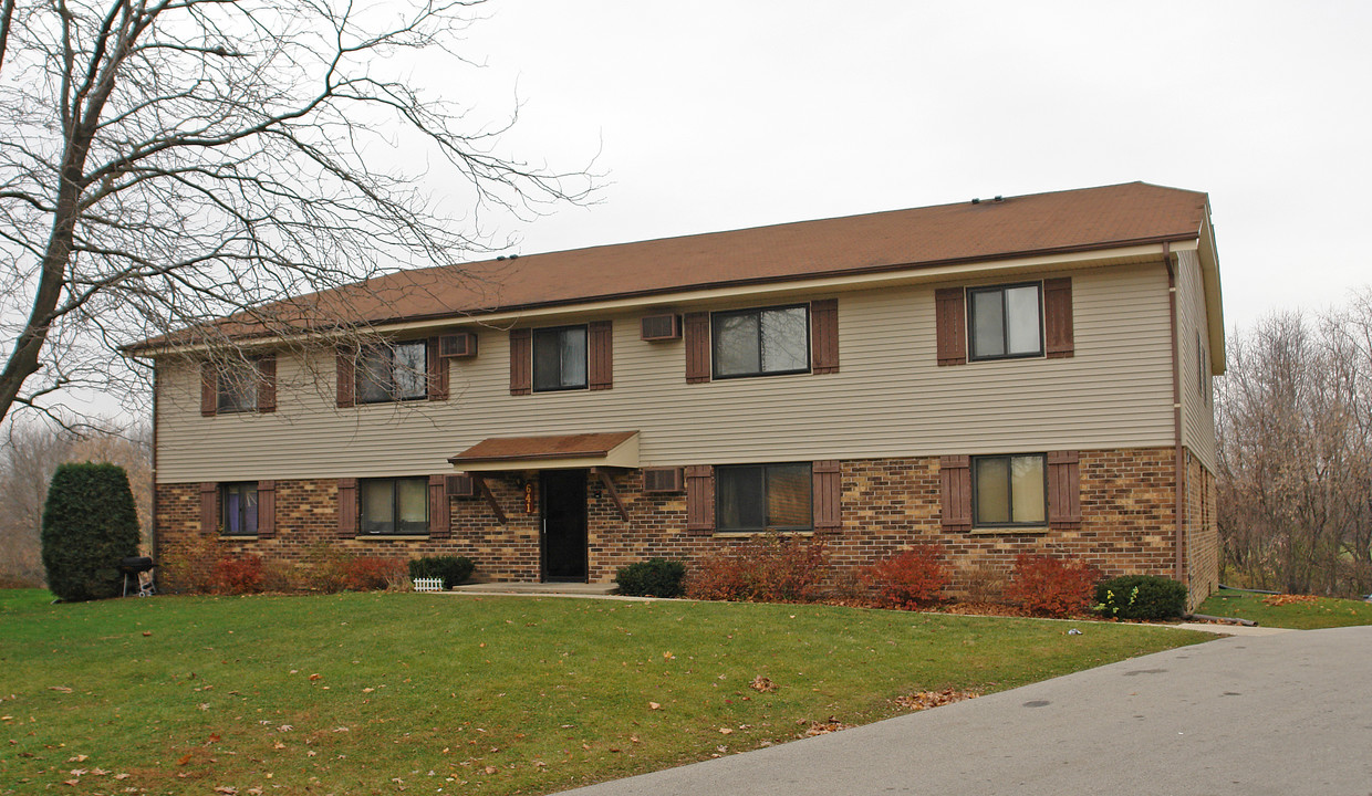 641 Foxtree Cir in Burlington, WI - Building Photo