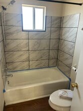 5722 Lindhurst Ave in Linda, CA - Foto de edificio - Building Photo