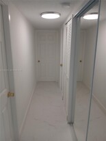 8405 NW 8th St in Miami, FL - Building Photo