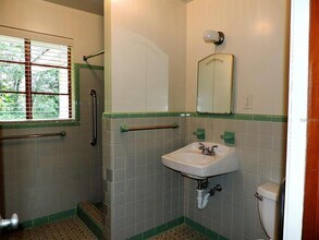 2049 NW 9th Ave in Gainesville, FL - Building Photo - Building Photo